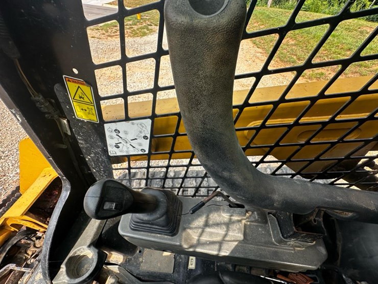 2020-caterpillar-259d3-image-15