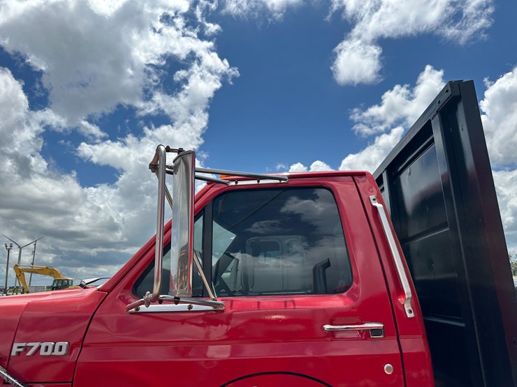 1992-ford-f700-image-27