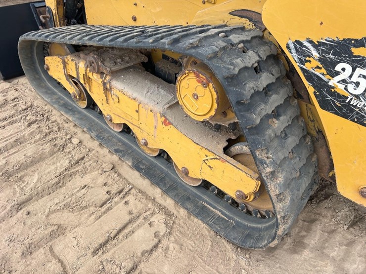 2012-caterpillar-259b3-image-21