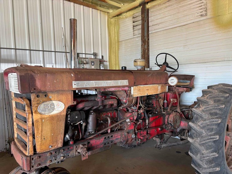 1960-ih-560-tractor-image-2