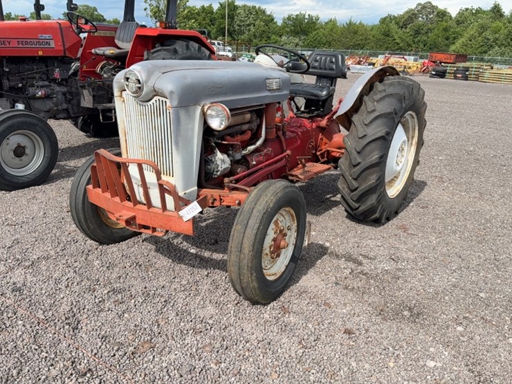 ford-tractor-image-1