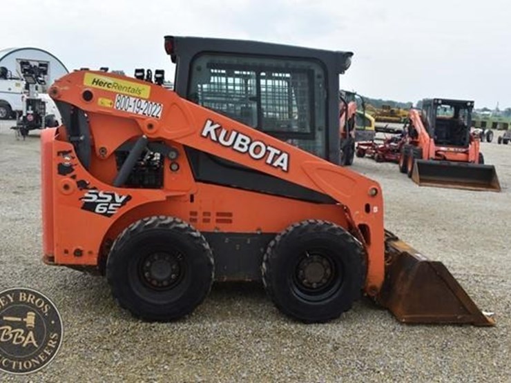 2017-kubota-ssv65-image-23