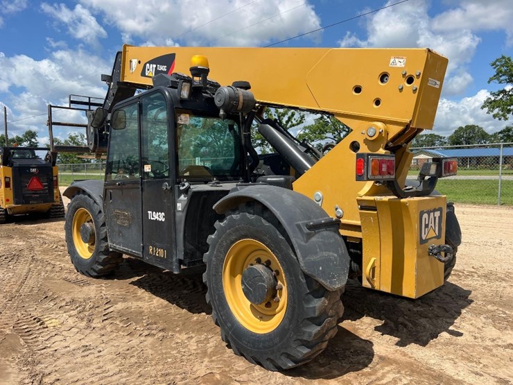 2013-caterpillar-tl943c-image-2