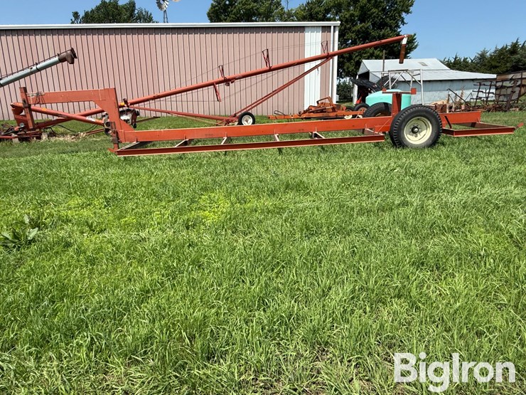 harvest-hand-s/a-gooseneck-round-bale-hay-trailer-image-4