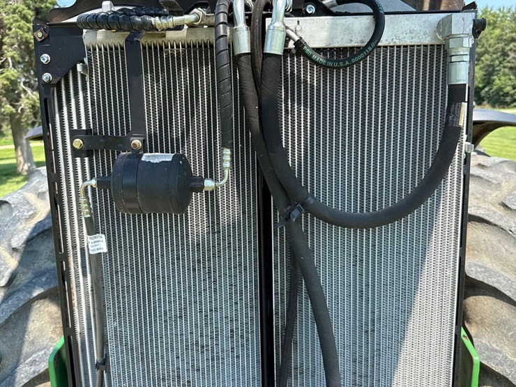 2013-john-deere-8260r-image-33