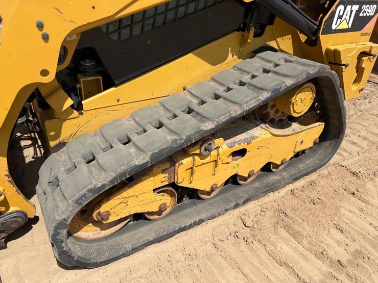 2015-caterpillar-259d-image-9