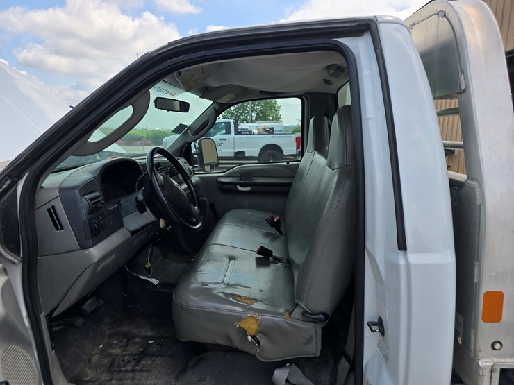 2005-ford-f350-image-49