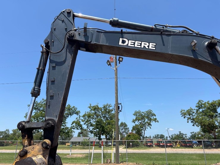 2013-deere-470g-lc-image-24