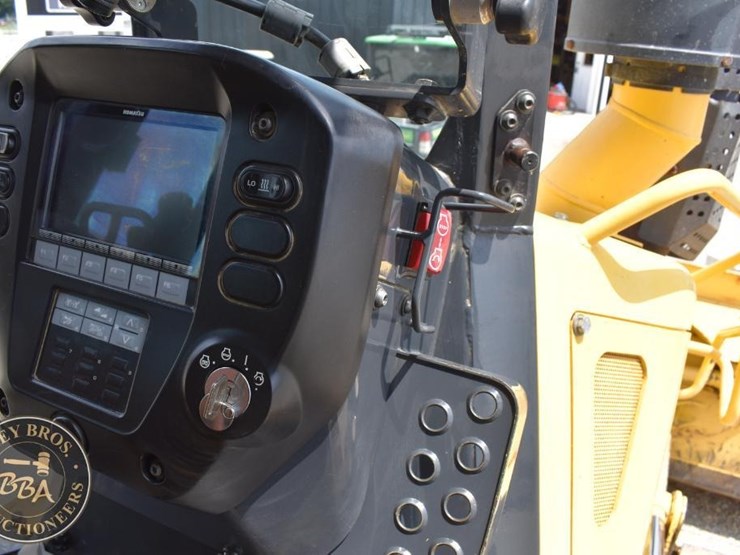 2015-komatsu-d61exi-23-image-55