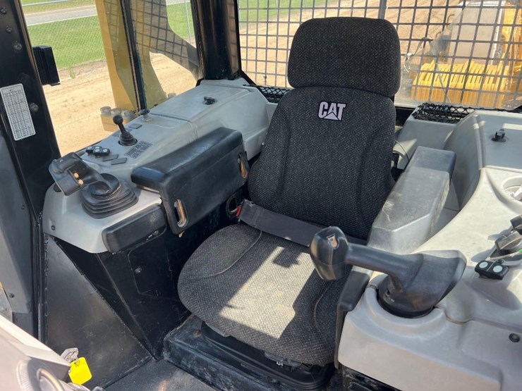 2019-caterpillar-d6n-lgp-image-32