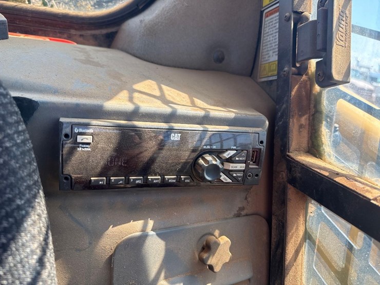2017-caterpillar-299d2-xhp-image-35