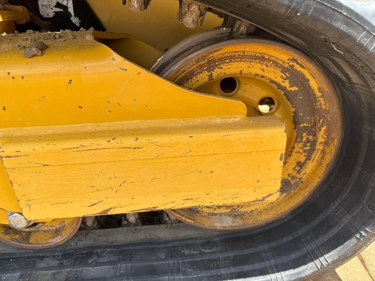 2024-caterpillar-255-skid-steer-image-14