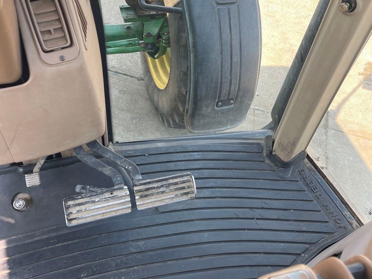 john-deere-8400-image-42