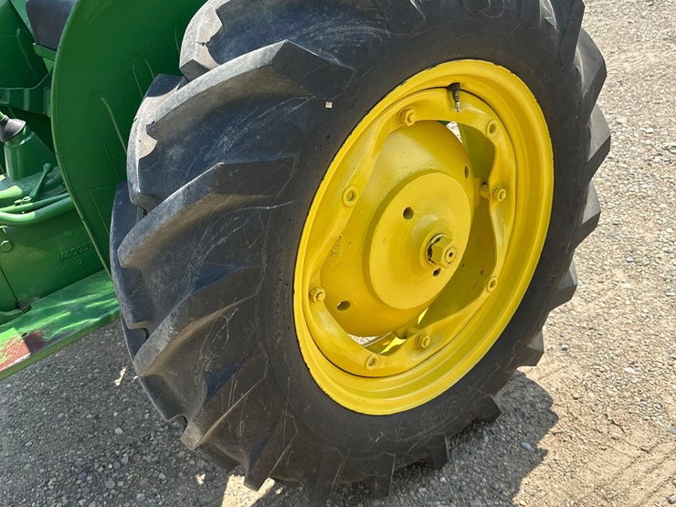 john-deere-320-image-8
