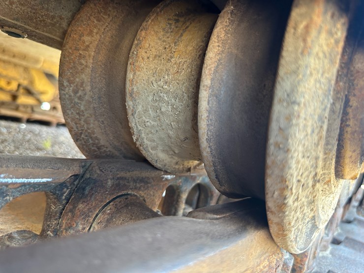 2017-caterpillar-d6k2-lgp-image-8