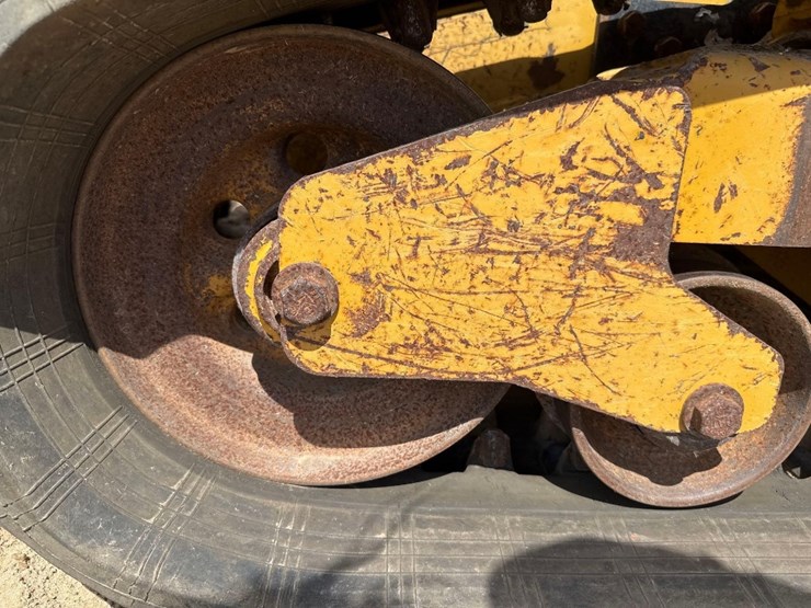 2021-caterpillar-259d3-image-12