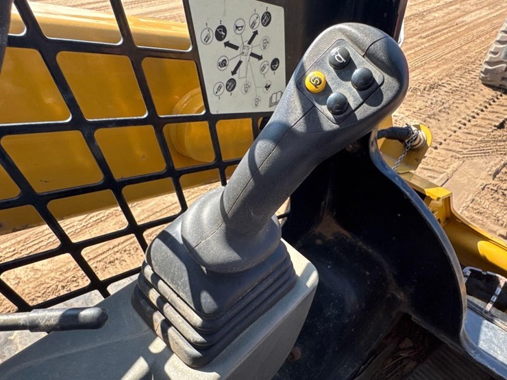 2021-caterpillar-259d3-image-27