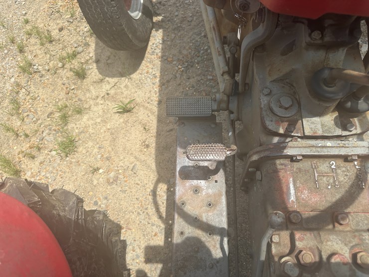 massey-ferguson-135-image-37