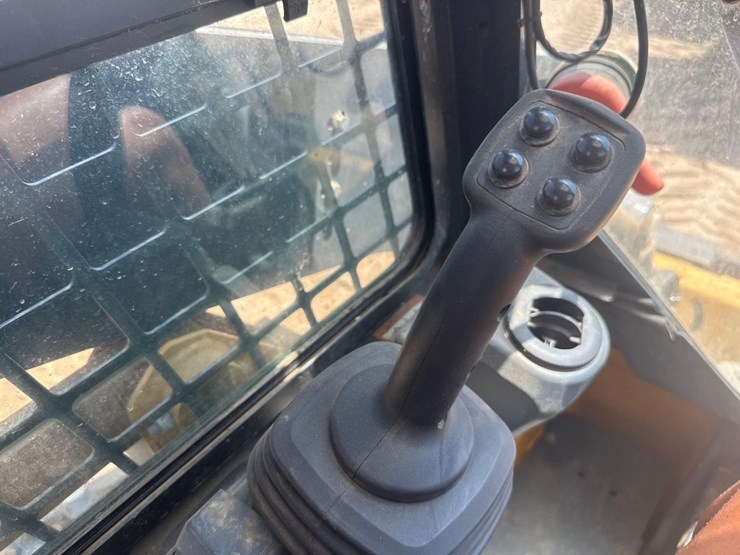 2023-deere-317g-image-28