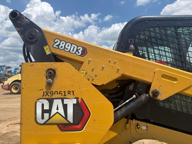 2021-caterpillar-289d3-image-17