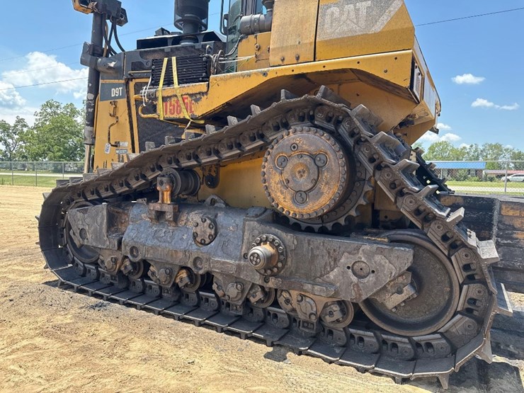 2011-caterpillar-d9t-image-9