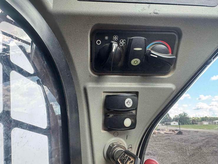 2015-caterpillar-279d-image-9
