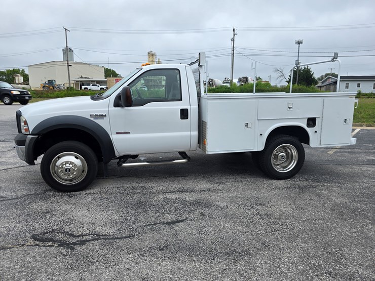 2007-ford-f550-image-8