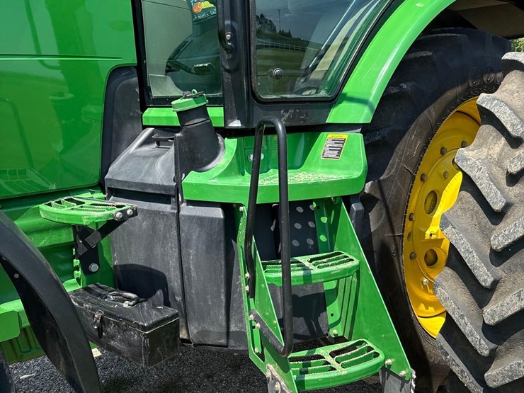 2013-john-deere-8260r-image-24