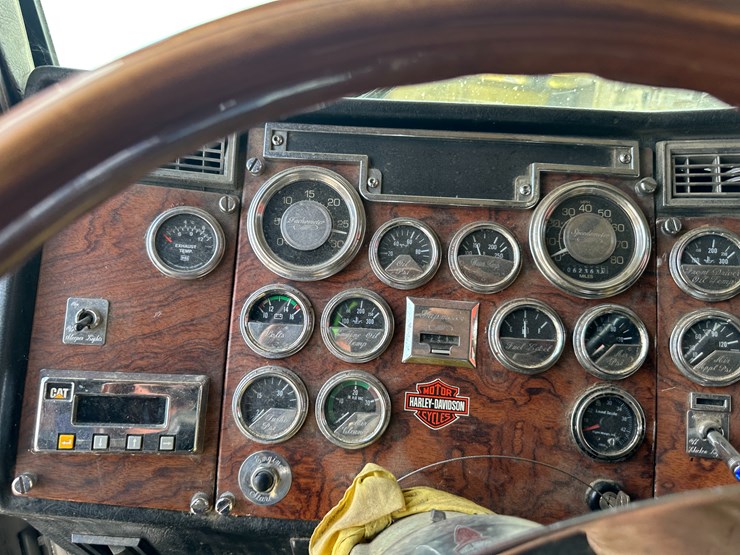 1998-peterbilt-379-image-74