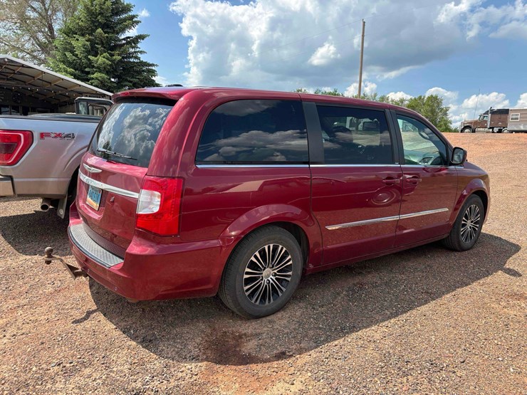 2014-chrysler-van-image-4