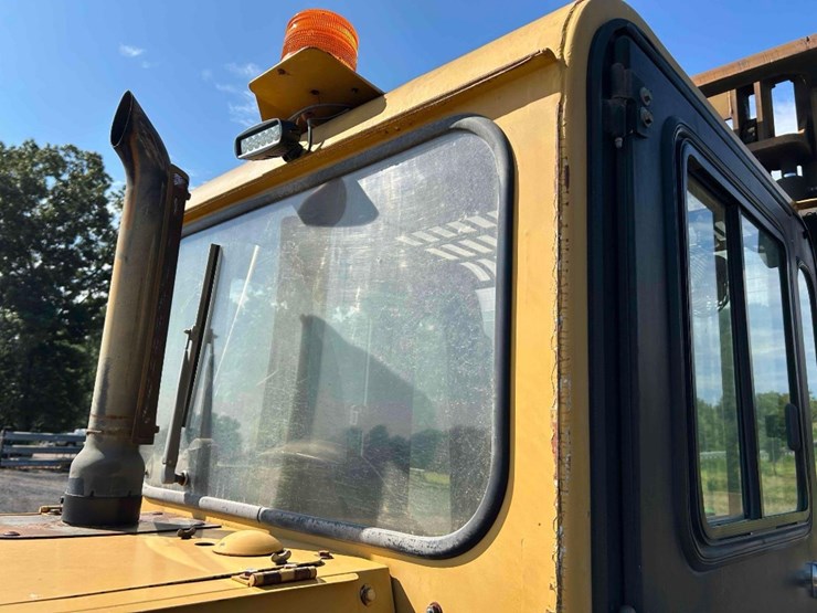 2010-caterpillar-cm1210106-rought-terrain-forklift-image-22