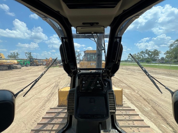 2021-caterpillar-d3-lgp-image-41