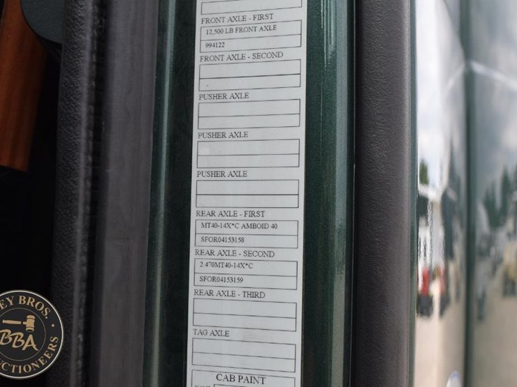 2017-volvo-vnl64t300-image-54