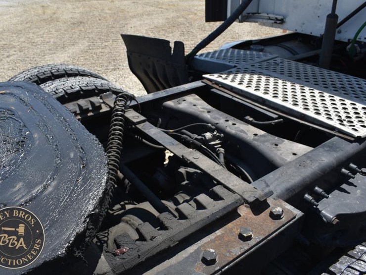 2011-kenworth-t660-image-35