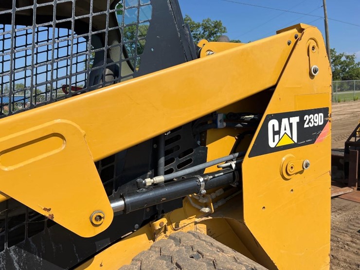 caterpillar-239d-image-18