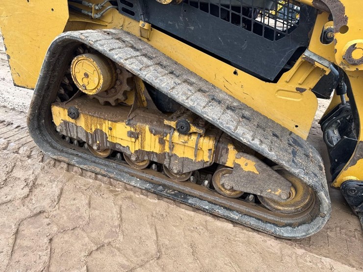 2018-caterpillar-239d-image-12