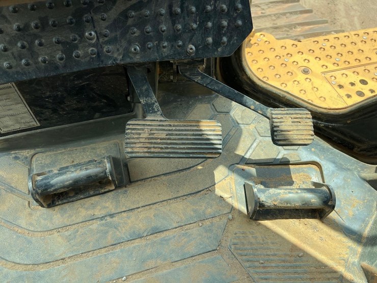2019-caterpillar-d6-lgp-image-43