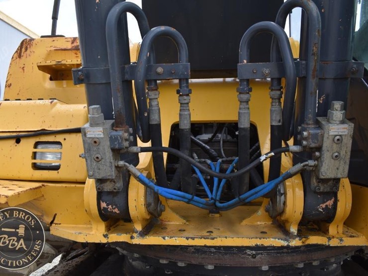 2013-deere-350g-lc-image-25