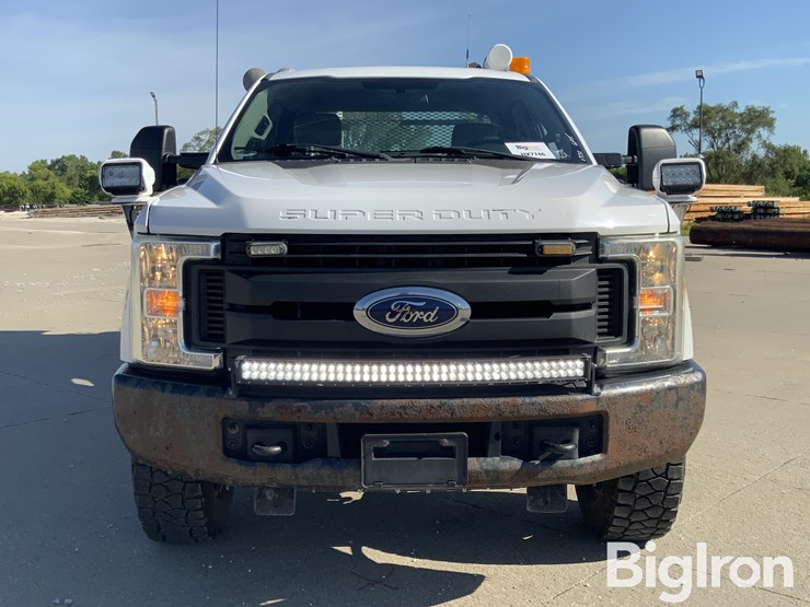 2017-ford-f350-xl-image-2