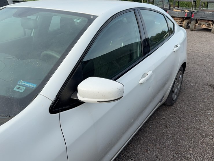 #3018-•-2014-dodge-sedan-image-13