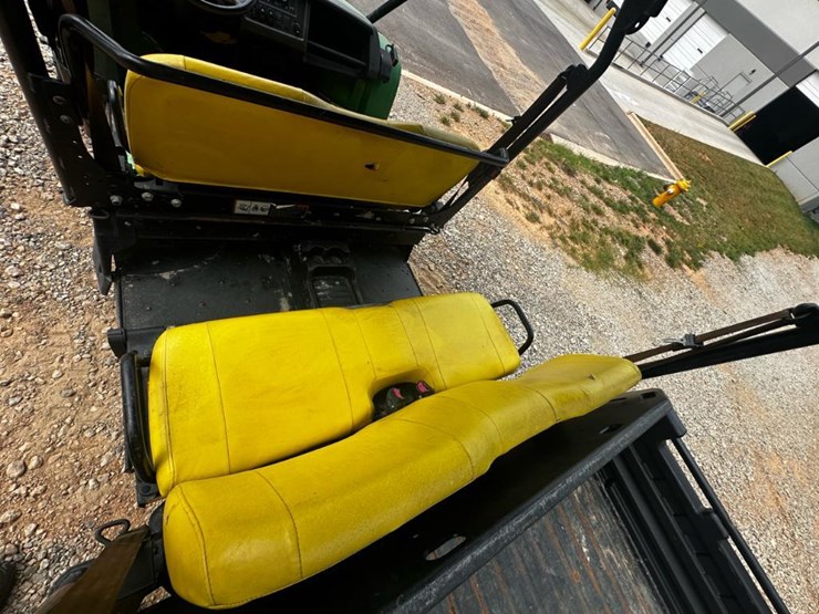 2019-john-deere-gator-xuv-825m-image-11
