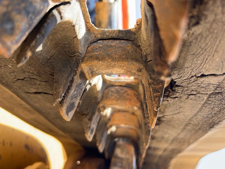 2016-caterpillar-259d-image-10