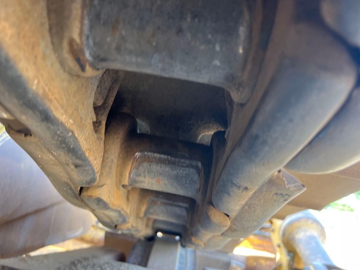 2018-caterpillar-d8t-image-17