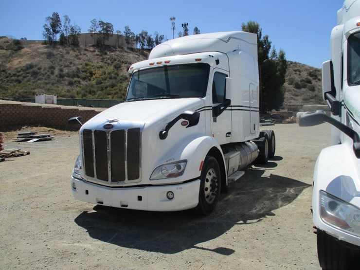 2016-peterbilt-579-image-2