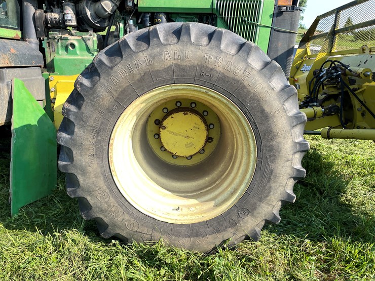 john-deere-8400-image-39