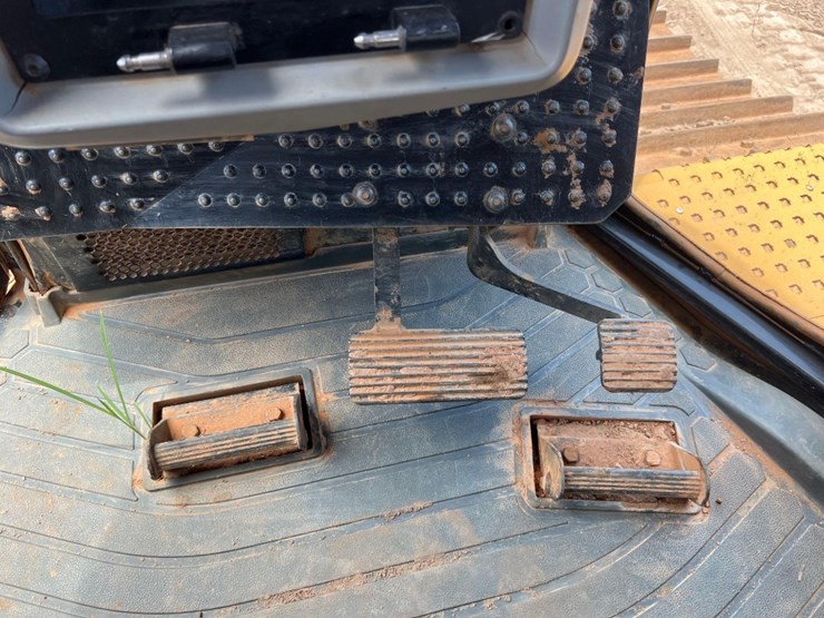 2015-caterpillar-d6t-lgp-image-37