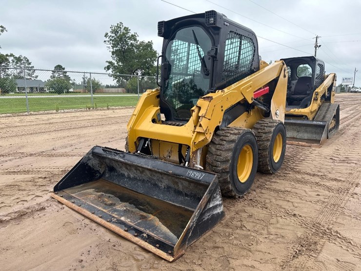 2023-caterpillar-236d3-image-2