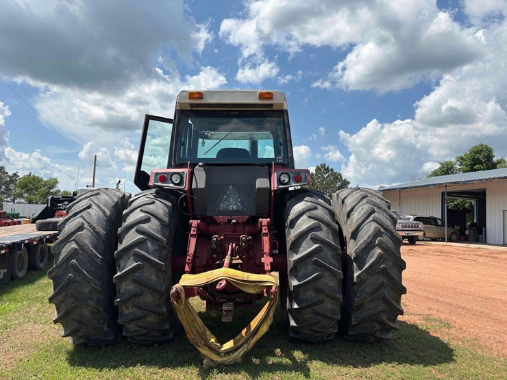 1977-ih-1586-tractor-image-5