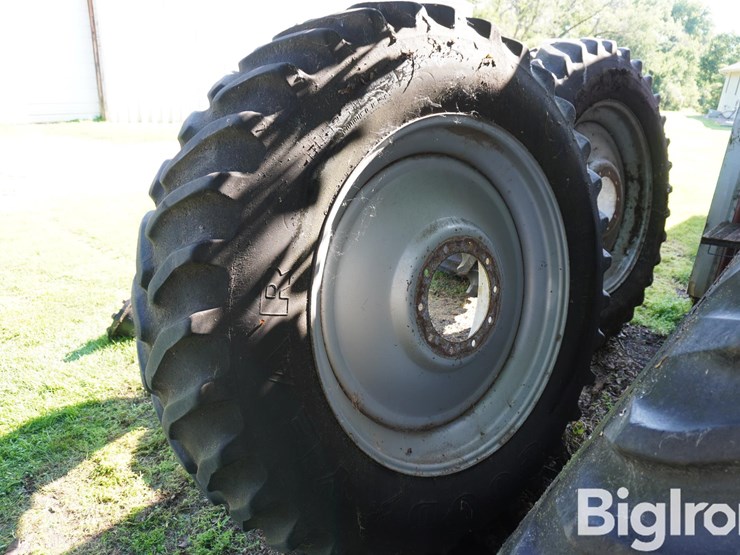 case-ih-7120-18.4r42-tires,-rims-&-10-bolt-dual-hubs-image-7