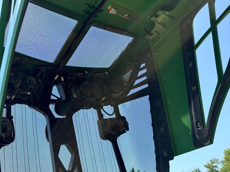 2013-john-deere-8260r-image-37